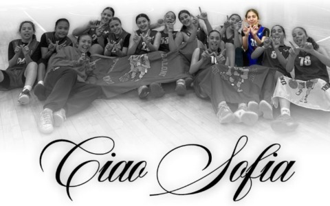 “Ciao Boss”, in centinaia per l’ultimo saluto a Sofia