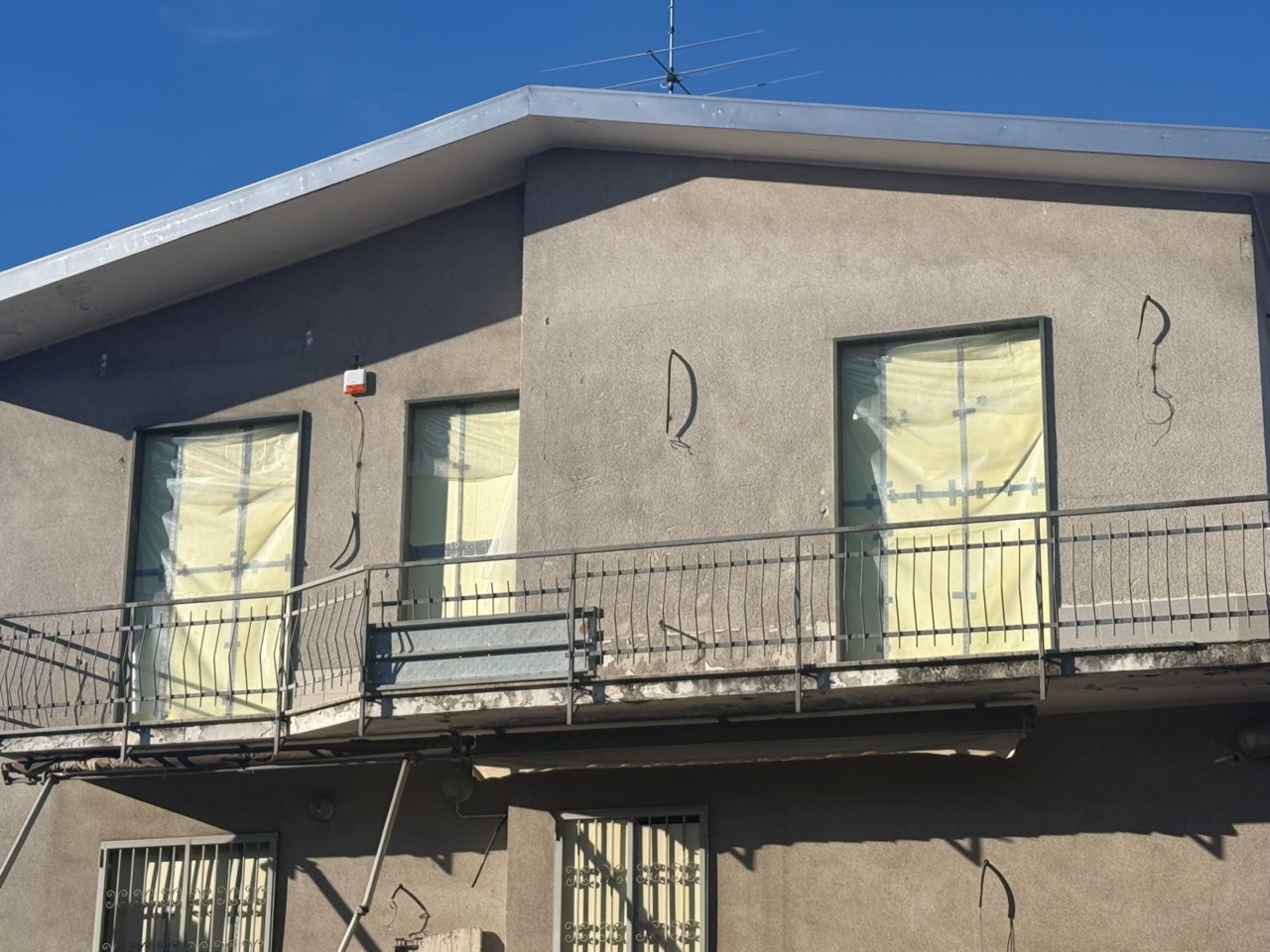 Pagano 62mila euro per lavori mai partiti: “Non possiamo entrare in casa nostra”