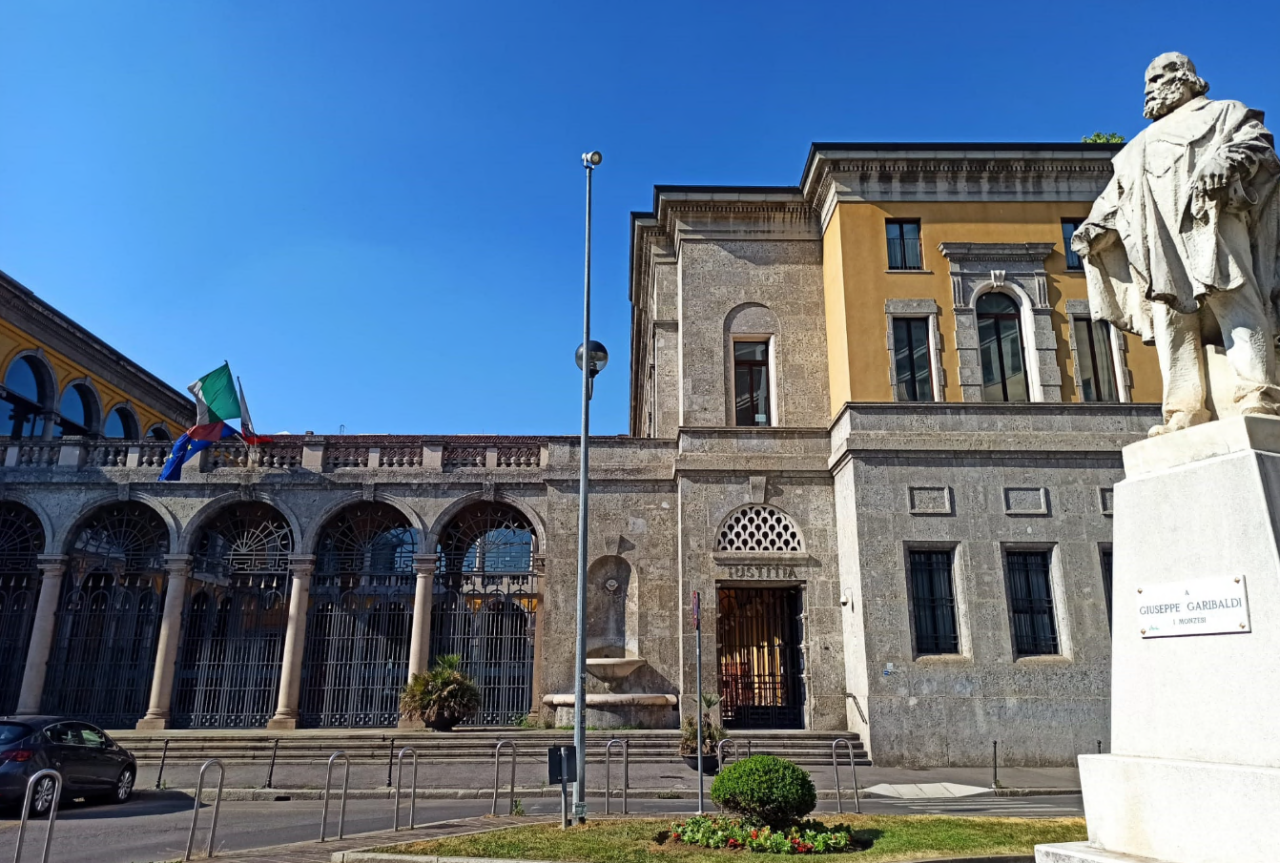 Palpeggiò una 16enne sul treno: condannato 37enne