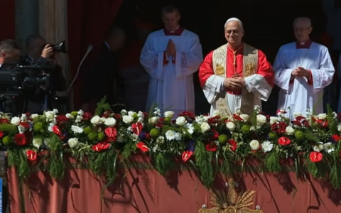 Pasqua, l’appello di Papa Leone: “Chi ha in mano armi le deponga”