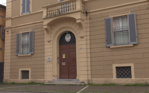 Picchia la cognata con il ferro da stiro, arrestata 70enne