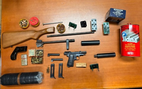 Pistola costruita artigianalmente e non denunciata, 76enne arrestato