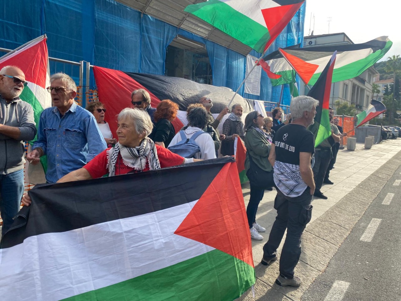 Presidio davanti alla Prefettura per la Global Sumud Flotilla