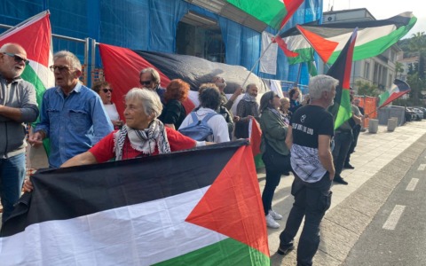 Presidio davanti alla Prefettura per la Global Sumud Flotilla