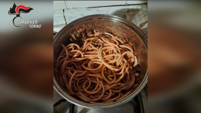 Primo appuntamento da incubo: narcotizzato con gli spaghetti al sonnifero e derubato dalla “chef”