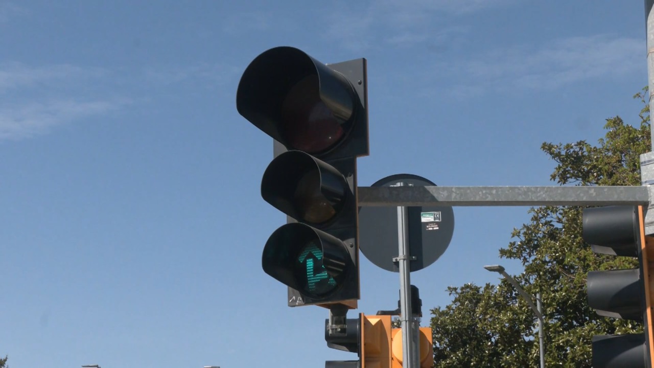 Via Tolmino: quel semaforo “eterno” a prova di circensi