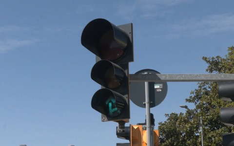 Quel semaforo “eterno” a prova di circensi