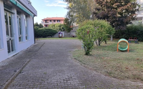 Revocata l’inibizione all’uso del giardino: alla materna si torna all’aperto