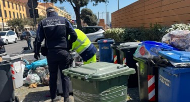 Rifiuti abbandonati in strada, caccia ai responsabili