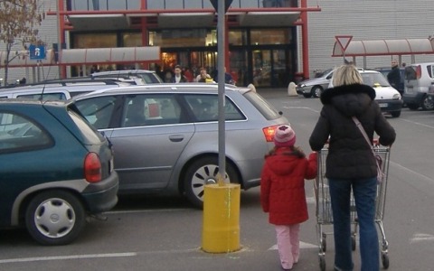 Rondò dei Pini, Bennet chiude e cambia tutto: «Niente più alimentari». Forse arriva Action?