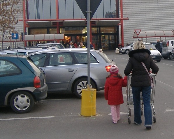 Rondò dei Pini, Bennet chiude e cambia tutto: «Niente più alimentari». Forse arriva Action?