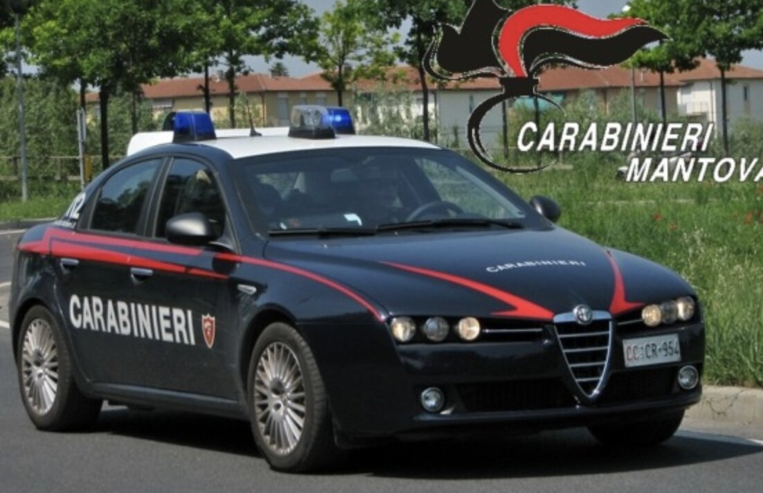 Ruba circa 2mila euro dalla cassa automatica di una lavanderia: scatta la denuncia