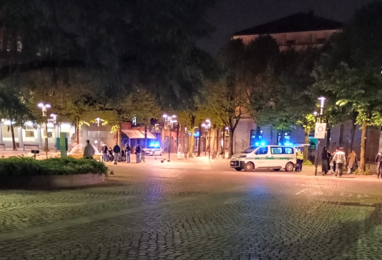 Schiamazzi in centro a Merate, il sindaco limita aperture e vendite di alcolici