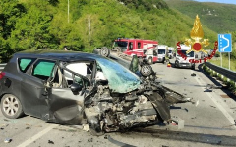 Scontro frontale sulla Salto Cicolana, tre feriti e traffico in tilt