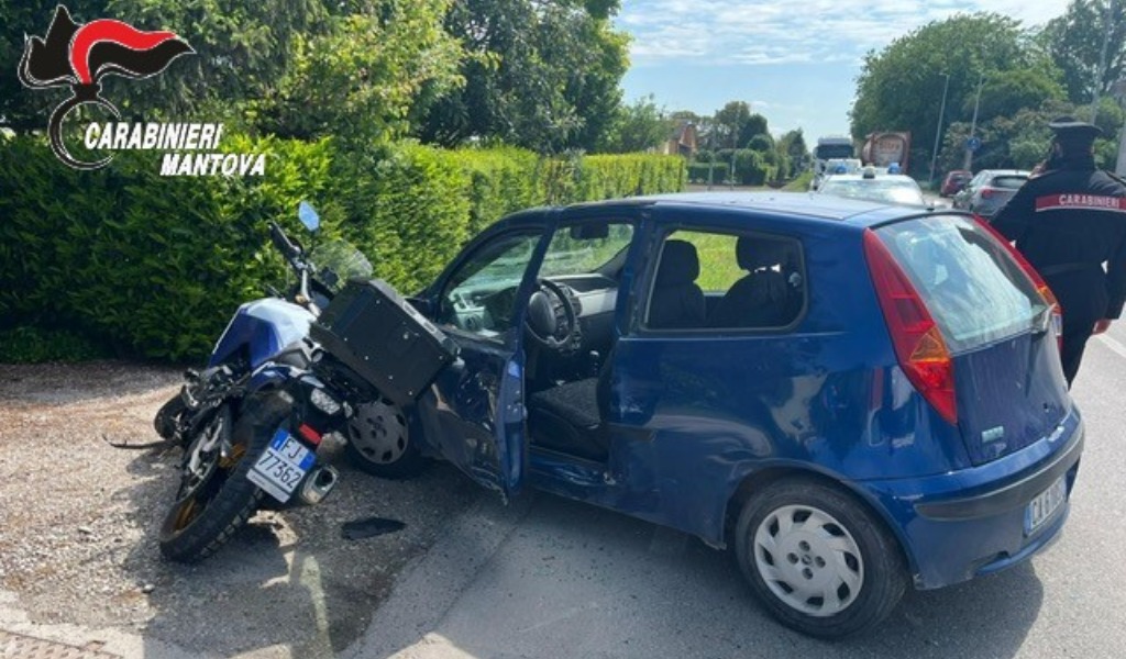Scontro tra auto e moto a Roncoferraro: motociclista ferito e trasportato in ospedale