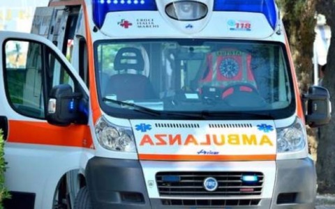 Scontro tra auto e moto in corso Francia, 25enne in codice rosso