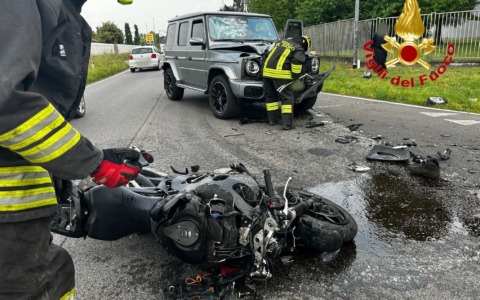 Scontro tra moto e SUV sulla SP197: 57enne in pericolo di vita