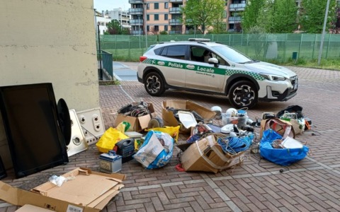 Si fingevano addetti della discarica per rubare rifiuti di valore