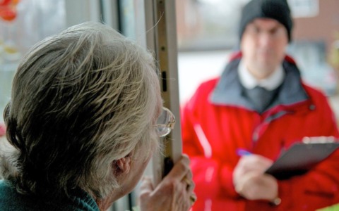 Si fingevano tecnici del gas e truffavano gli anziani: a processo tre membri di una banda