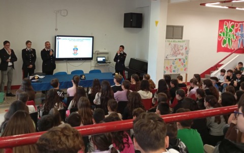 Sicurezza digitale e bullismo, i carabinieri incontrano gli studenti