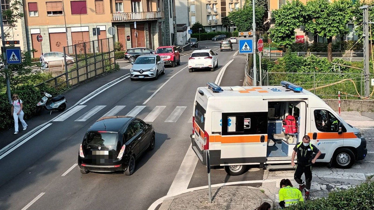 Sicurezza in via Leopardi, il sindaco come lo struzzo: nasconde la testa sotto la sabbia per non vedere gli incidenti