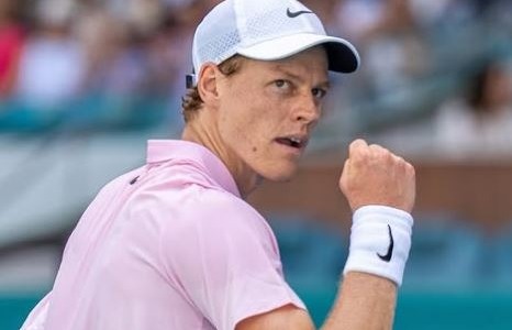 Sinner in semifinale: battuto Auger-Aliassime due set a zero