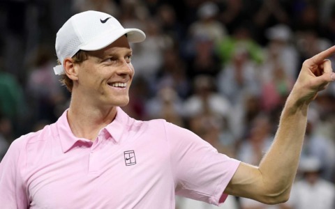 Sinner batte Alcaraz, trionfa a Montecarlo e torna numero 1!