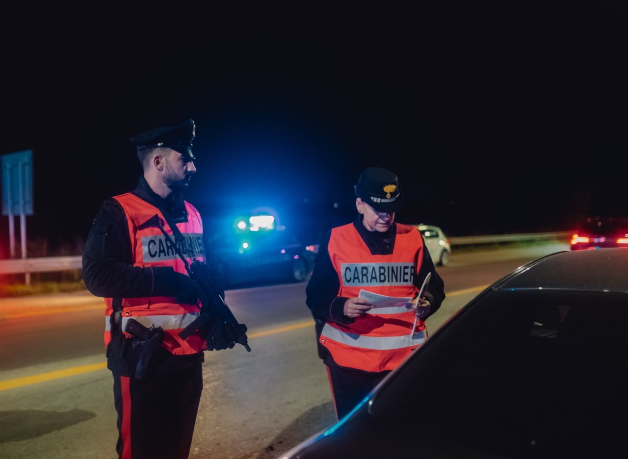 Sorpresi a rubare  il rame dal tetto di un’azienda: scatta un arresto e una denuncia