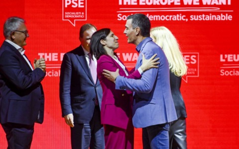 Spagna, Sanchez a Ue: “Sospendere accordo associazione con Israele per violazione diritti umani”