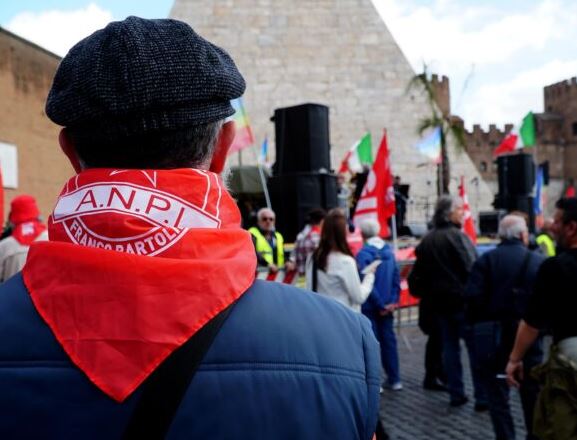 Spari al 25 aprile, la donna ferita: “Triste per un giovane imbevuto d’odio”