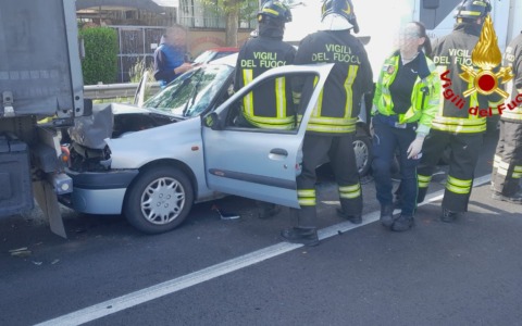 Tamponamento a catena lungo la Vigevanese, tre feriti