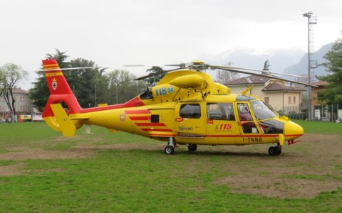 Tenta la fuga dalla comunità calandosi dalla finestra ma cade al suolo: 15enne in ospedale in elisoccorso