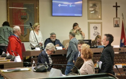 Terremoto politico ad Arcore, la Giunta va sotto sul bilancio: Esecutivo Bono al capolinea?