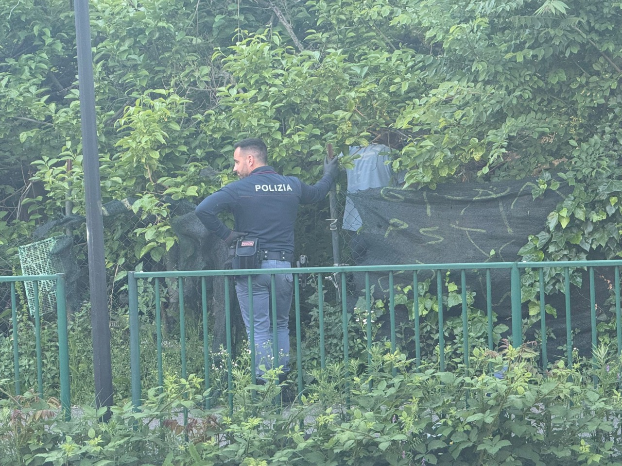 Trovato il cadavere di un uomo, indagini in corso