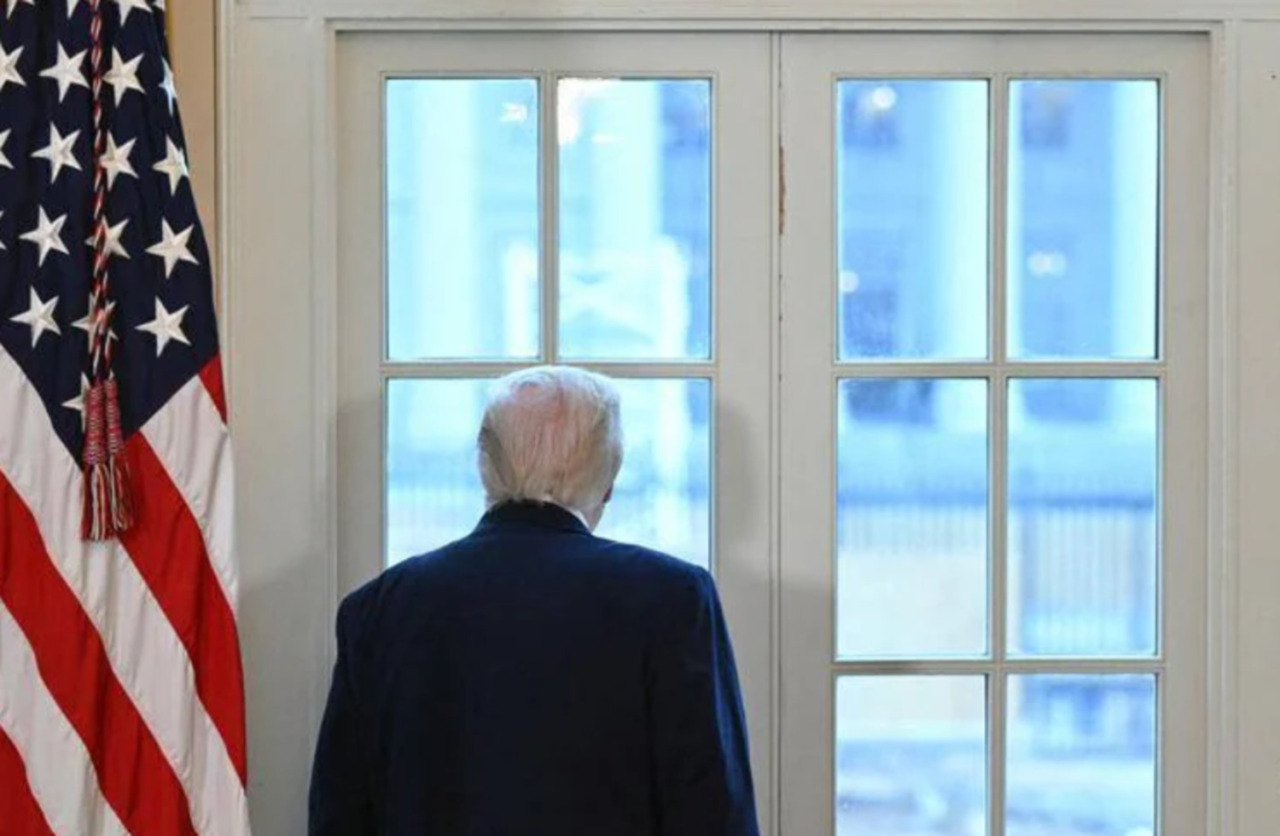 Trump colla nei sondaggi: contro di lui il 62% degli americani. Punto più basso del secondo mandato