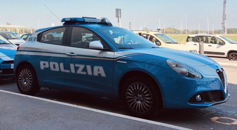 Ubriaco molesta il personale di una struttura sanitaria e tenta di aggredire gli agenti, in tasca aveva uno spray urticante