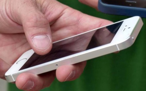 Un sms chiede di pagare la Tari ma è una truffa