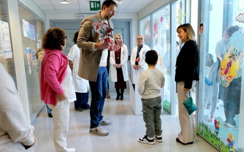 Uova di pasqua per i piccoli pazienti dell’Ospedale San Jacopo