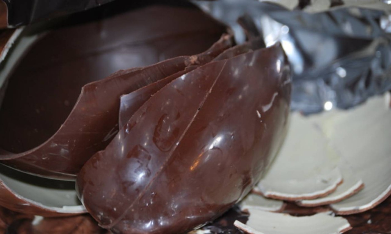 Uova di Pasqua richiamate: glutine non dichiarato sull’etichetta, rischio per celiaci e intolleranti