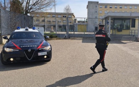 Venticinque anni di violenza nei confronti della moglie: arrestato un 56 enne