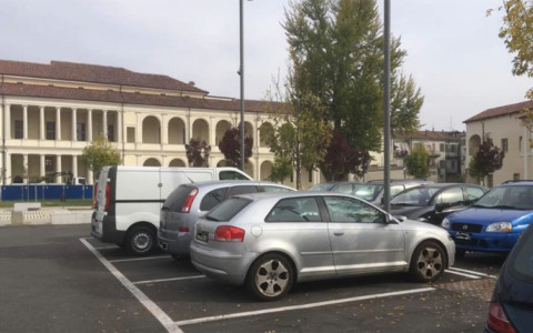 Vercellae Hospitales: accessi regolamentati in piazza Antico Ospedale