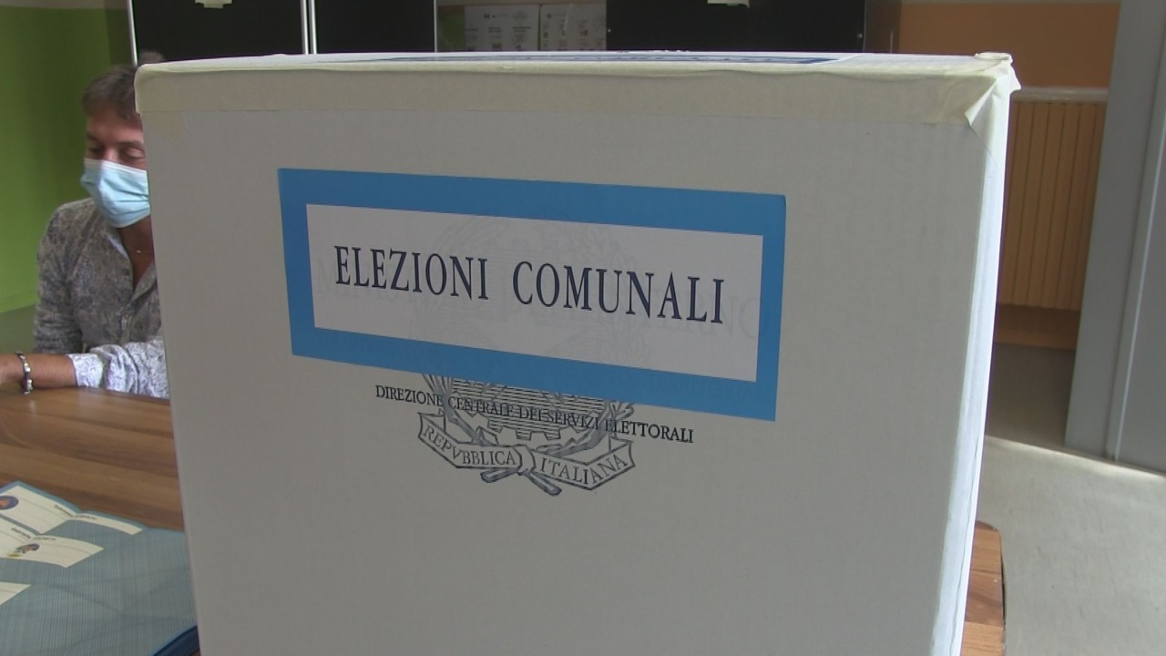 Verso le elezioni comunali di fine maggio: dal velluto alle palme ecco i 27 comuni al voto, i candidati e le liste