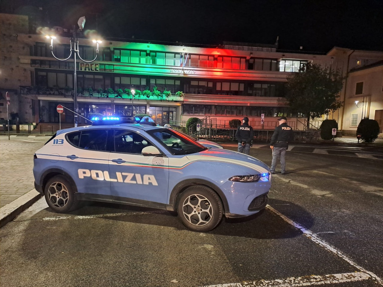 Viola il divieto di avvicinamento, arrestato