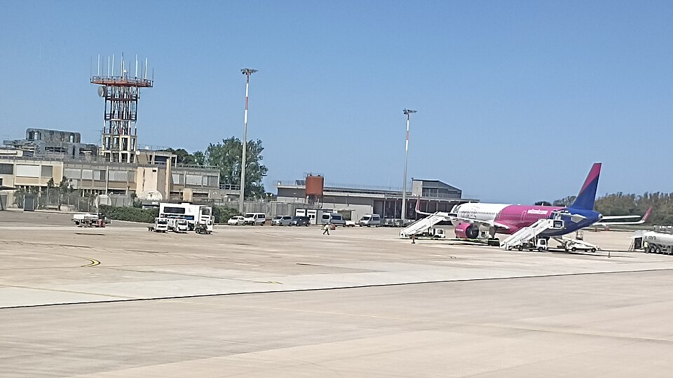 Voli e carburante, anche Brindisi a secco: la mappa degli aeroporti italiani a rischio