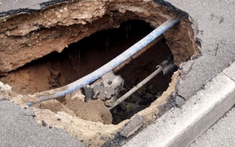 Voragine in via dei Colli Portuensi