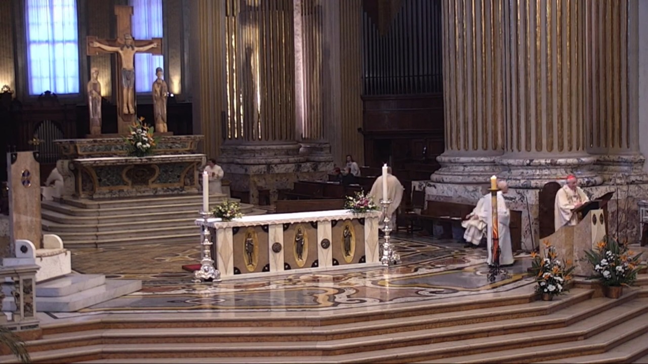 Zuppi celebra l’amore della resurrezione