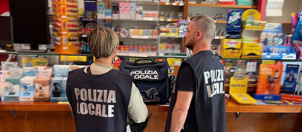 Vendeva sigarette ai minorenni: tabaccaio multato per 5mila euro