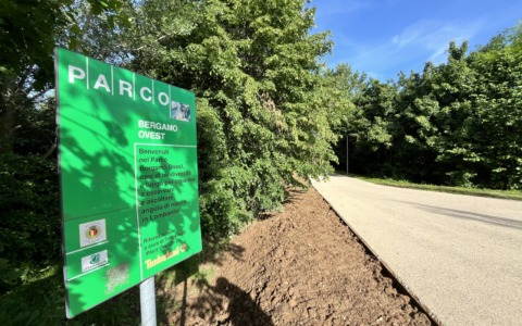 A due anni dall’inaugurazione, il Parco Ovest è già tutto imbrattato: scritte e “tag” su panchine, sottopassi e giochi