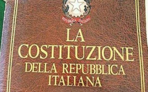 A Santa la consegna della Costituzione ai neo diciottenni