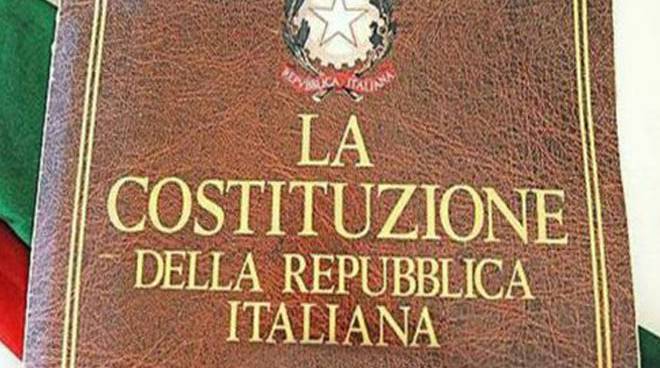 A Santa la consegna della Costituzione ai neo diciottenni